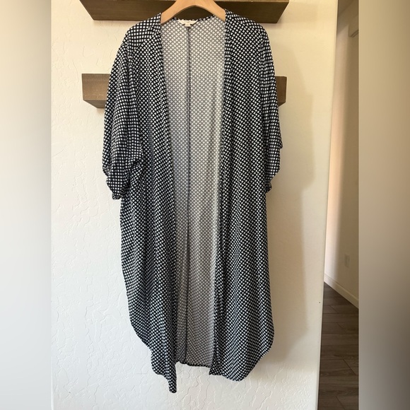Terra and Sky|Women’s Polka Dot short sleeve open front Kimono in dark blue•••2X - Picture 5 of 9